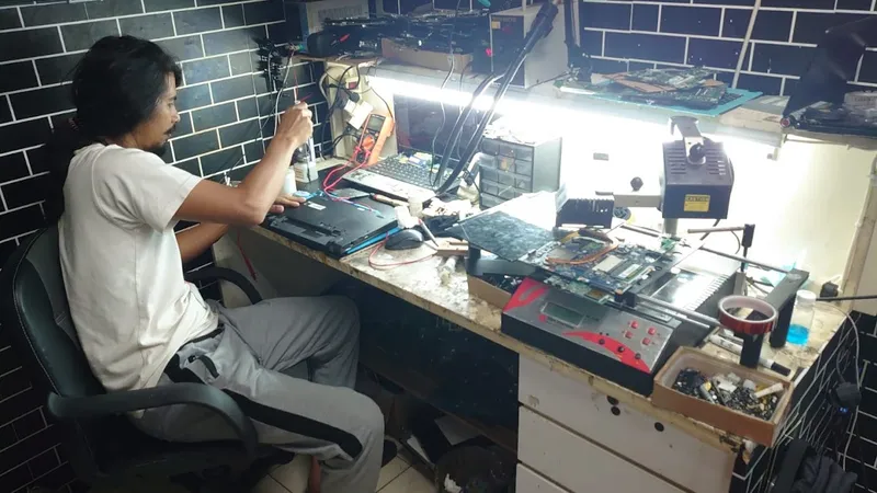 Service Laptop & Komputer Jatiwaringin