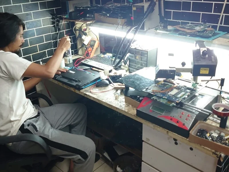 Service Laptop & Komputer Jatiwaringin
