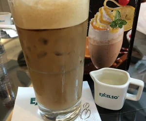 es kopi susu di Kedung Baruk Surabaya
