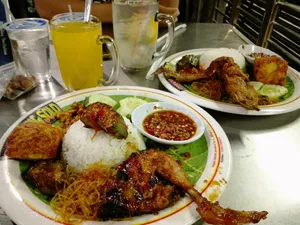 tempat makan ayam goreng di Keputran Surabaya