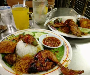 tempat makan ayam goreng di Keputran Surabaya