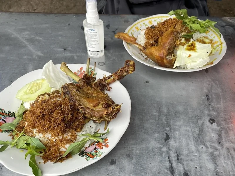 Bebek Goreng Purnama "Asli"