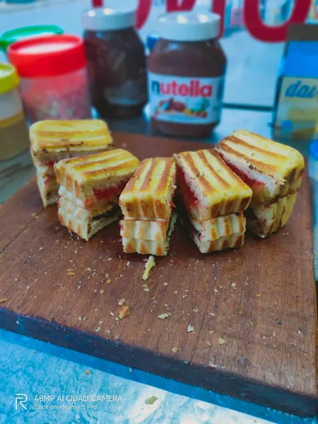 Roti Bakar dan Roti kukus aa davin Sukolilo