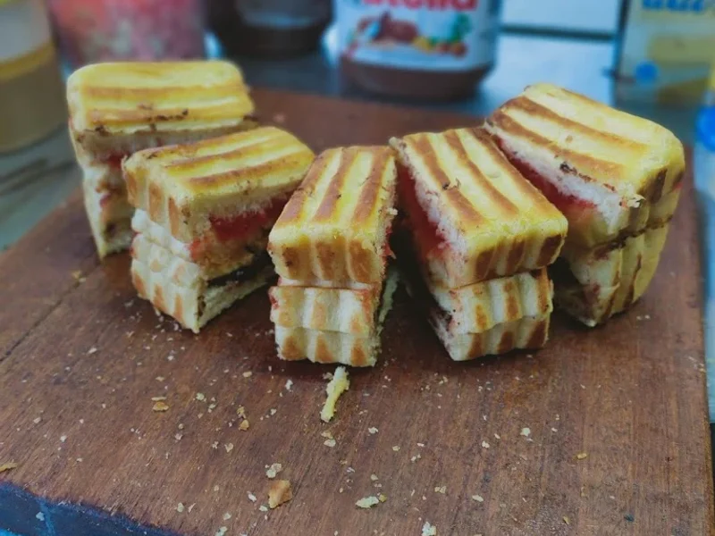 Roti Bakar dan Roti kukus aa davin Sukolilo
