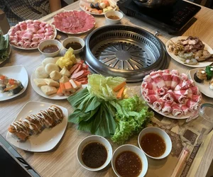 restoran prasmanan di Wonokromo Surabaya