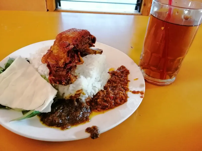 Bebek Goreng Cak Malik