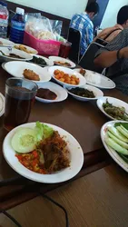 Daftar 7 restoran padang di Genteng Surabaya