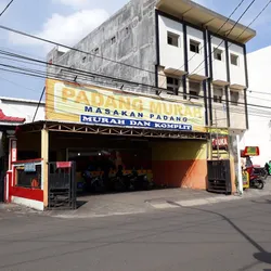 Daftar 13 restoran padang di Wonokromo Surabaya
