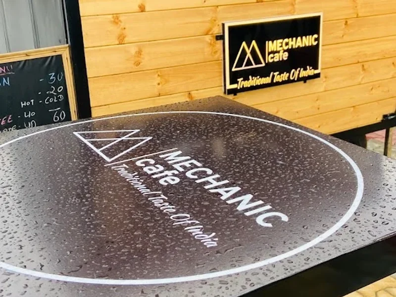 Mechanic cafe