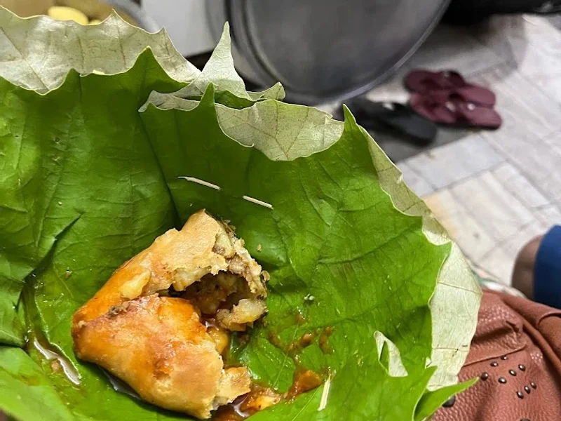 Thakur Raghuveer Singh Kachori Vaale