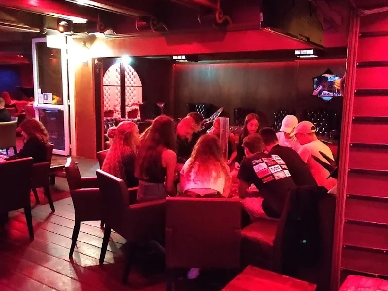 Chai Sutta bar ,Graphic Era University