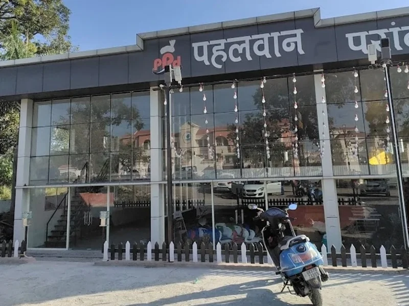 Pahalwan paratha dhabha ..