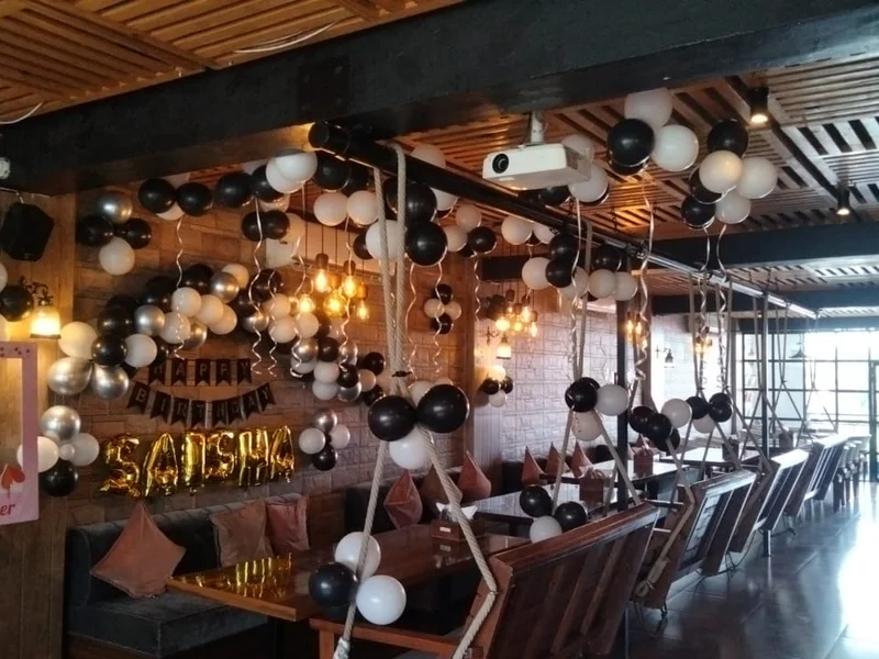 The Swings Cafe - A Family Restaurant & Bar