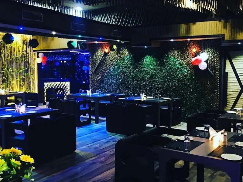 Hangout - Family restaurant & Lounge