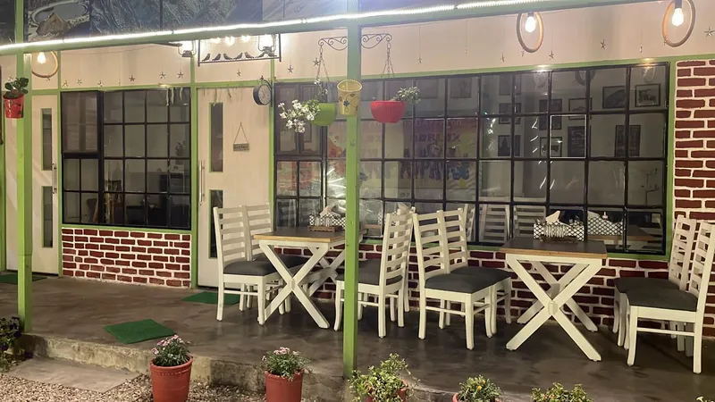 Courtyard cafe & restaurant