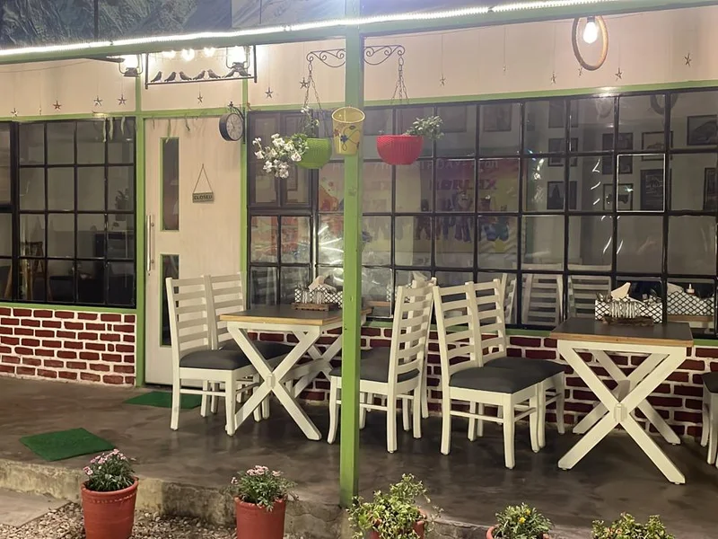 Courtyard cafe & restaurant