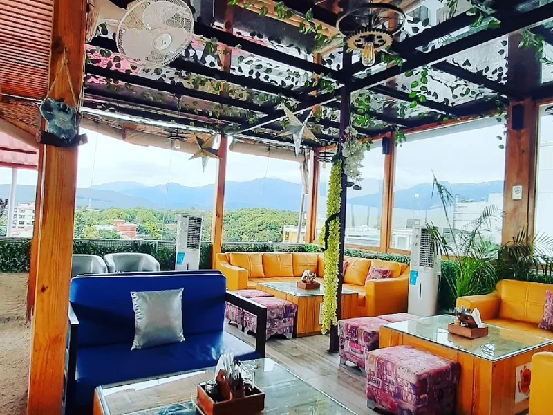 Sol Cafe and Lounge