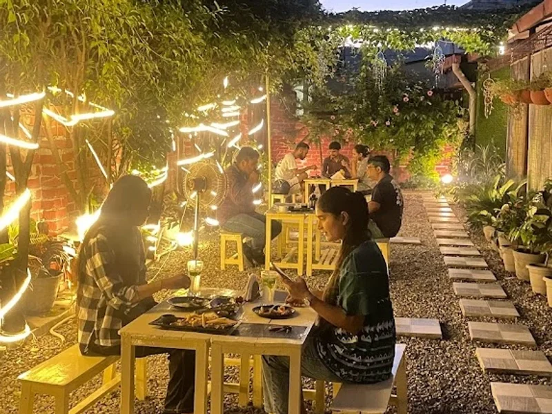 Eden Cafe (Kasturi chowk, Lower Tunwala,Dehradun)