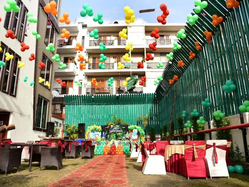 Treebo Trend Kanopy Greens