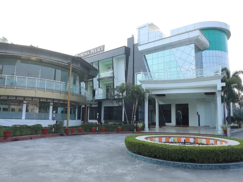 Hotel Drona Palace