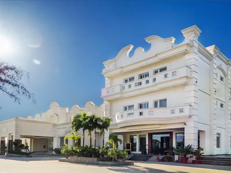 Hotel Ananya Regency - Gateway to Corbett