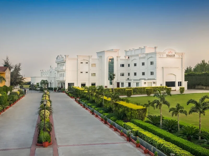 Hotel Ananya Regency - Gateway to Corbett