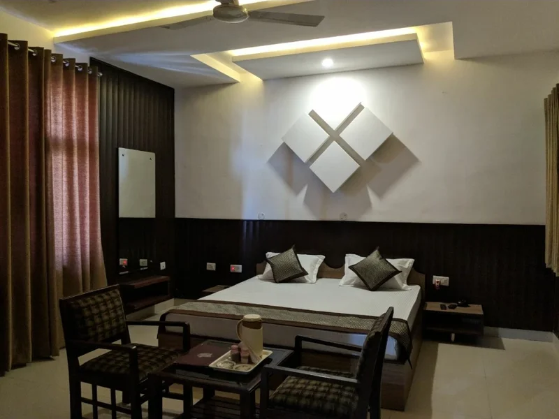 Hotel Corbett Inn