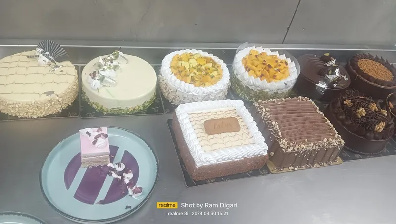 Mahra cake shop sitarganj