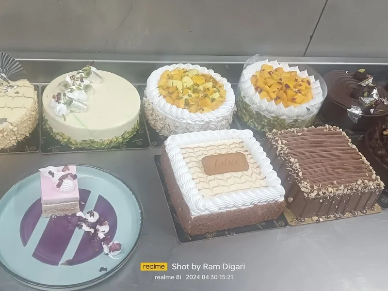 Mahra cake shop sitarganj