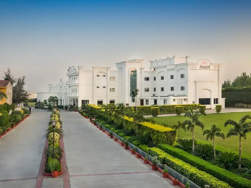 Hotel Ananya Regency - Gateway to Corbett