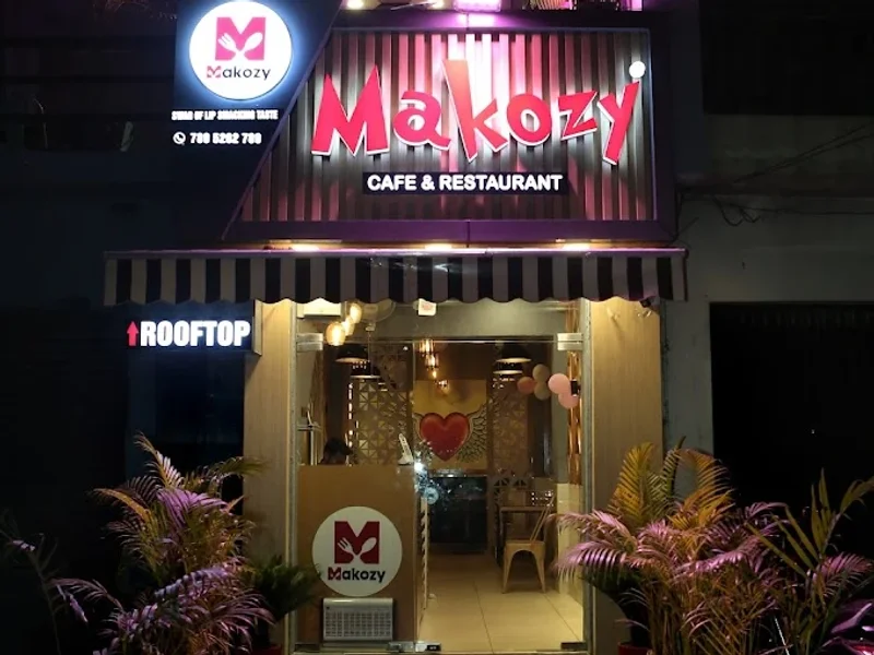 Makozy Cafe & Restaurant