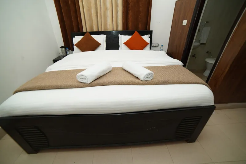 Tirupati House(A unit of Spice Hotel, Selakui)