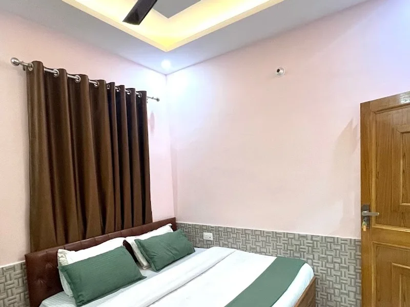 Shanti Hostel and Cafe with Swimming Pool