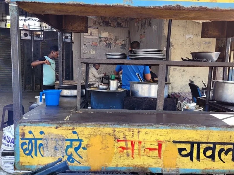 Delhi Wale Special Chholle Nan, Bhatoore, Chaval Manglaur (Roorkee)