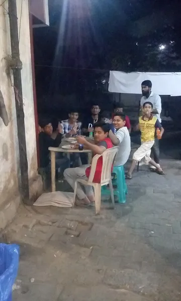 Veg & Non Veg Corner Gole Market