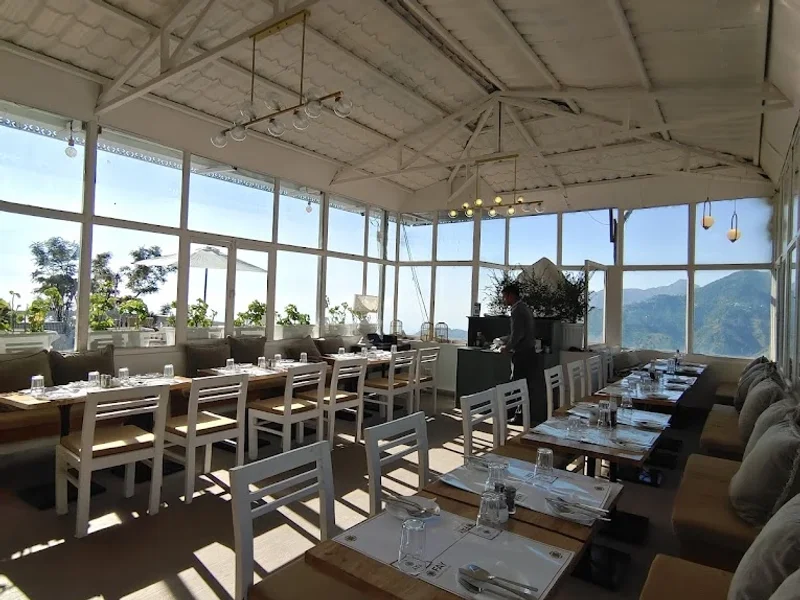FAY CAFE, HOTEL WHITE HILL MUSSOORIE