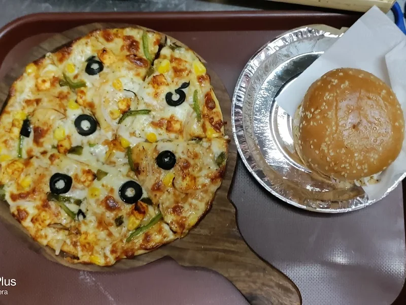 Laziz Pizza