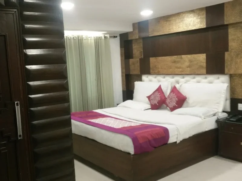 Hotel Luxmount Mall road mussoorie