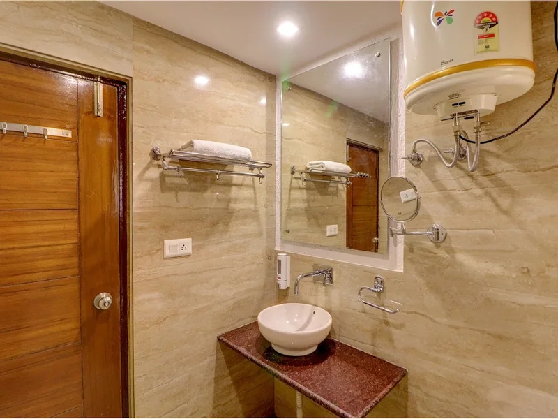 FabHotel F9 Mall Road