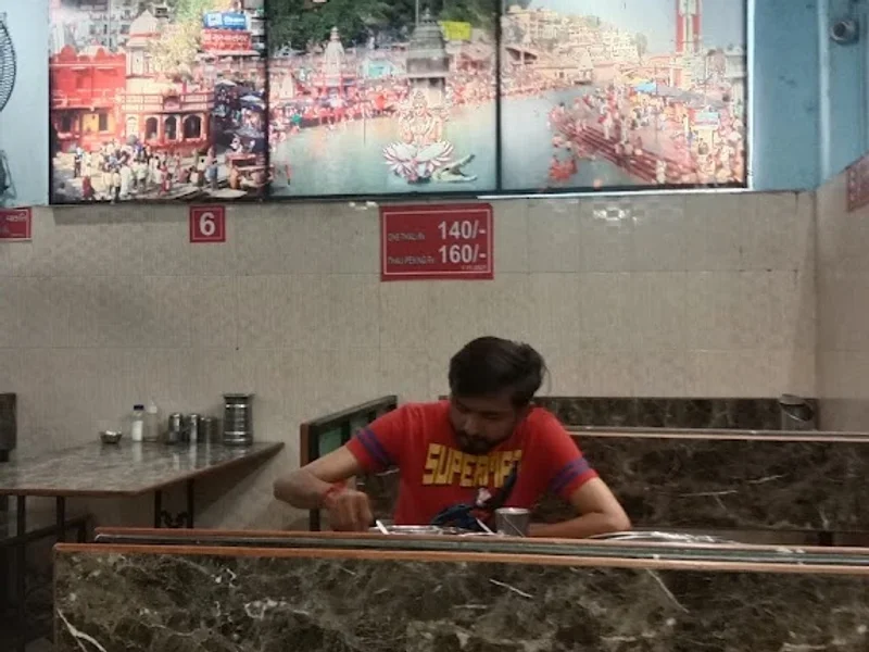 Hotel Raghuvanshi Gujrati Bhojanalay