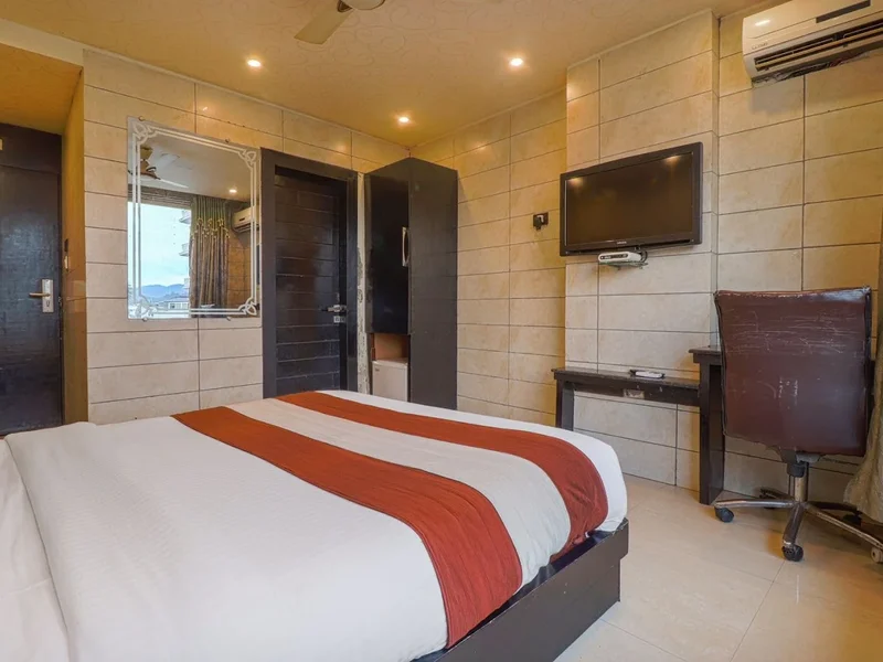 Oaktel Hotel Grand Shiva