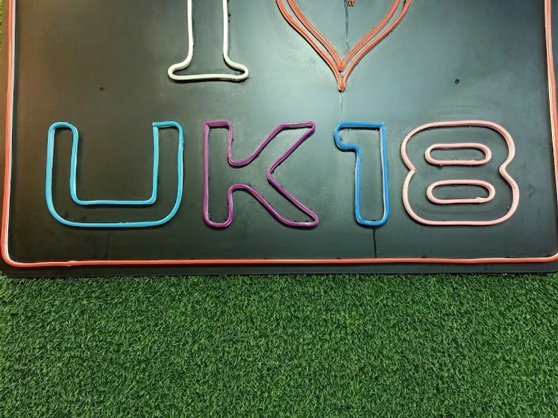 UK18 RESTAURANT