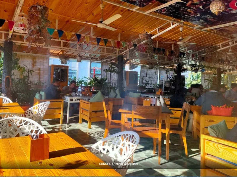 SUNSET- Kitchen| Wine| Beer