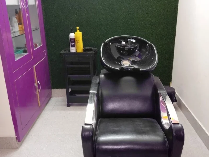Style In Salon, Kashipur