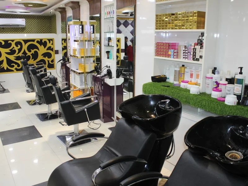 Makeover Lounge Roorkee - Best Ladies Beauty Parlour | Makeover Salon | HD Bridal Makeup Salon in Roorkee