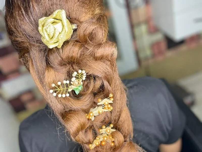 Looks 9 Unisex Salon - Best Makeup Artist/Best Salon/Best Beauty Parlour/Best Bridal Makeup Service/Best Hair Cut Service