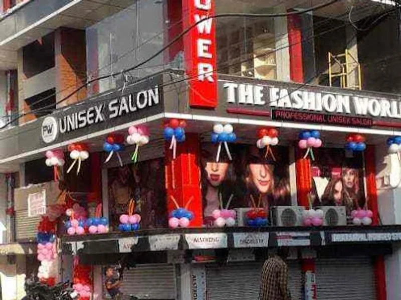 The Fashion World - Best Women Beauty Parlours in Rudrapur