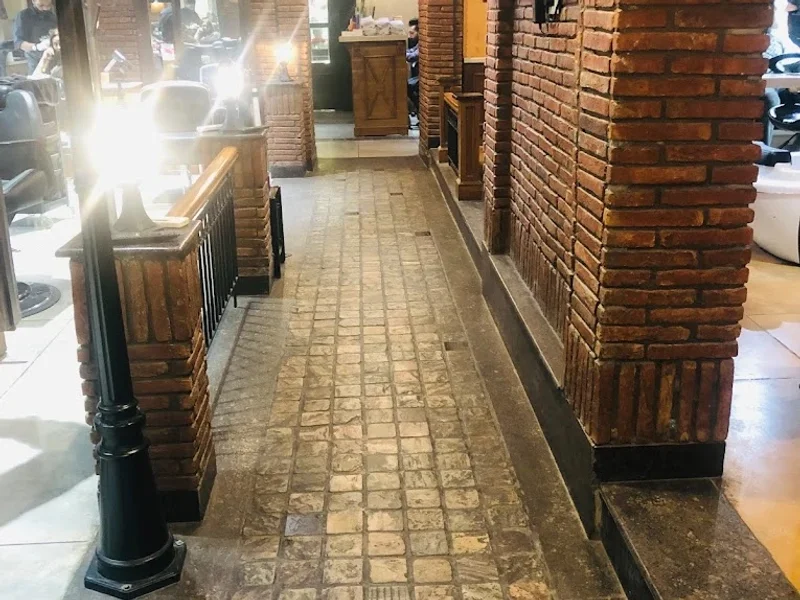 Looks Salon (IDA Hotel)