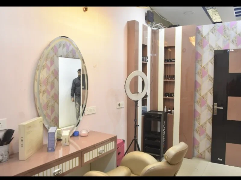 SHINE UNISEX SALON & ACADEMY