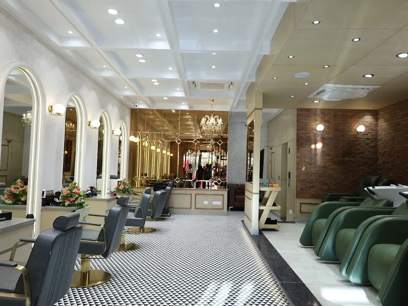 Looks Salon Rudrapur